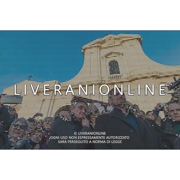24/1/2024. Funerali di Luigi Riva (Rombo di tuono), norto il 22/1/2024, calciatore famoso in tutto il mondo, presso Basilica Madonna N.S. di Bonaria in Cagliari. Giocatore nel Cagliari Calcio dello scudetto 1969-1970 e nella nazionale Italiana di calcio. Ad oggi detiene il maggior numero di gol segnati in nazionale. Foto Salvatore Moi/Agenzia Aldo Liverani s.as. Nella foto: Bara di Luigi Riva portta da Fabio Cannavaro e Gianfranco Zola