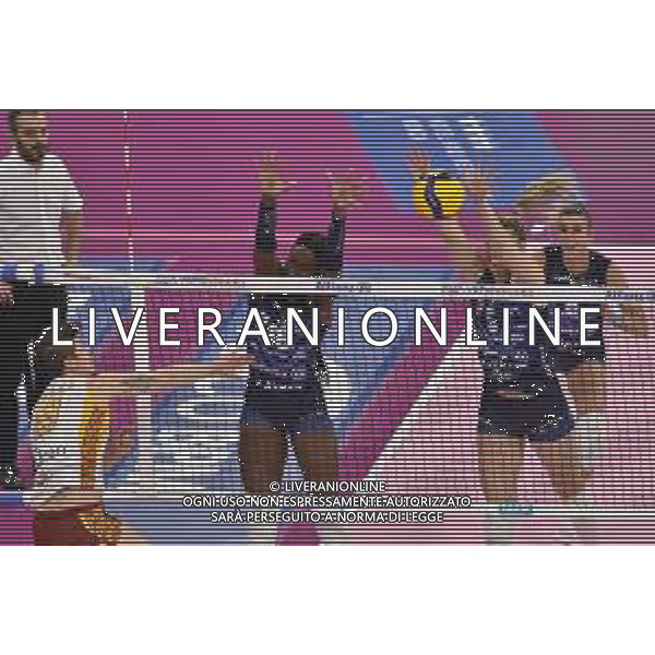 TVRG Allianz Vero Volley Milano vs Aeroitalia Smi Roma nella foto il muro di Paola Egonu (Vero Volley Milano) SX e Laura Heyrman (Vero Volley Milano) DX Milano 24-01-2024 Allianz Cloud Coppa Italia A1 Frecciarossa - quarti di finale foto Roberto Garavaglia/Agenzia Aldo Liverani sas