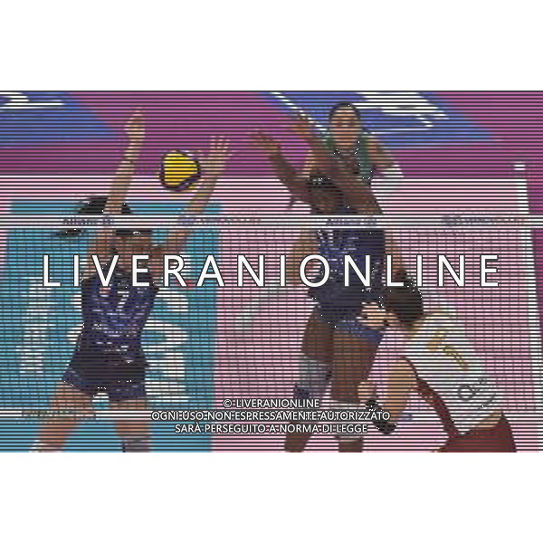 TVRG Allianz Vero Volley Milano vs Aeroitalia Smi Roma nella foto il muro di Raphaela Folie (Vero Volley Milano) SX e Myriam Sylla (Vero Volley Milano) DX Milano 24-01-2024 Allianz Cloud Coppa Italia A1 Frecciarossa - quarti di finale foto Roberto Garavaglia/Agenzia Aldo Liverani sas