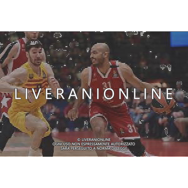 TVRG EA7 Emporio Armani Olimpia Milano vs Barcellona nella foto Shavon Shields (Olimpia Milano) e sulla SX Dario Brizuela (Barcellona) Assago (MI) 26-01-2024 Mediolanum Forum Turkish Airlines EuroLeague 23a giornata regular season foto Roberto Garavaglia/Agenzia Aldo Liverani sas