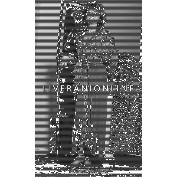 NEG-RETROPETTIVA PAOLA QUATTRINI ATTRICE NELLA FOTO PAOLA QUATTRINI NELL\'ANNO 1982 CON LA FIGLIA A MILANO AG ALDO LIVERANI SAS