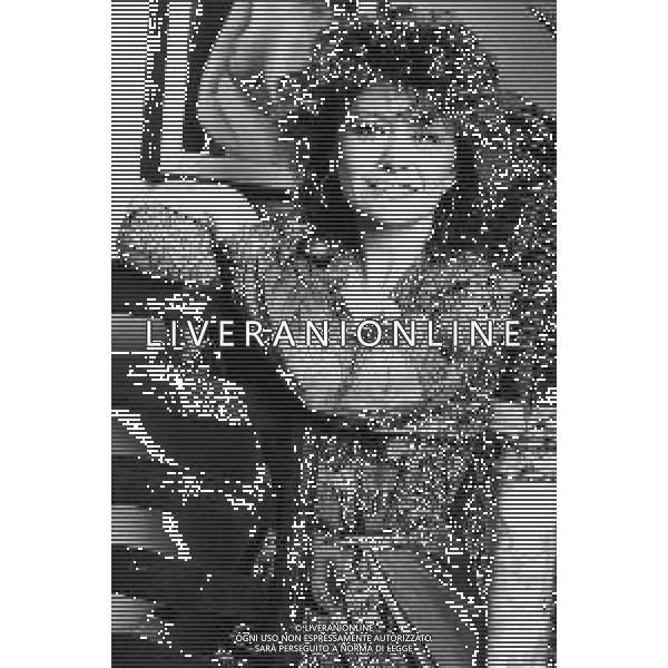 NEG-RETROPETTIVA PAOLA QUATTRINI ATTRICE NELLA FOTO PAOLA QUATTRINI NELL\'ANNO 1982 CON LA FIGLIA A MILANO AG ALDO LIVERANI SAS