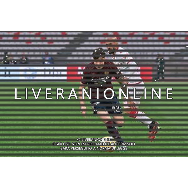 Alessandro Bianco of Reggiana and Ahmad Benali of SSC Barii during the Italian Serie B match SSC Bari vs AC Reggiana 1919 on January 27, 2024 at the San Nicola stadium in Bari, Italy. Photo by Emmanuele Mastrodonato/ag. Aldo Liverani sas/AGENZIA ALDO LIVERANI SAS/AGENZIA ALDO LIVERANI SAS