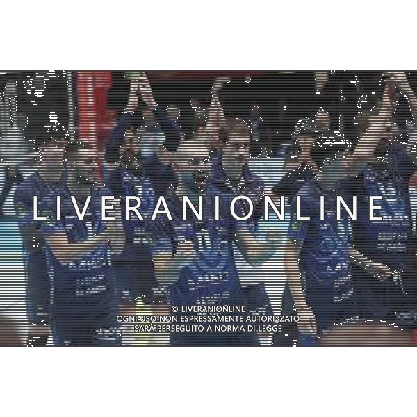 CASALECCHIO DI RENO COPPA ITALIA 27 01 2024 ITAS TRENTINO-MINT VERO VOLLEY MONZA 2-3 NELLA FOTO MONZA DOPO LA PARTITA ESULTANZA ©SANNA/AGENZIA ALDO LIVERANI SAS