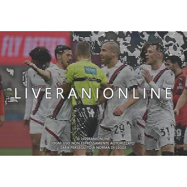 Milan vs Bologna nella foto proteste Bologna con l\'arbitro Davide Massa di Imperia Milano 27-01-2024 Stadio Giuseppe Meazza - San Siro Campionato Serie A TIM - 22a giornata foto Roberto Garavaglia/Agenzia Aldo Liverani sas/AGENZIA ALDO LIVERANI SAS