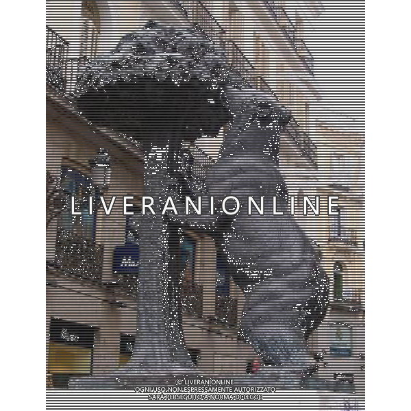 Madrid (spa) 2005 madrid cittˆ nella foto scultura dell\'orso simbolo di madrid ph marco luzzani/ag aldo liverani s.a.s.