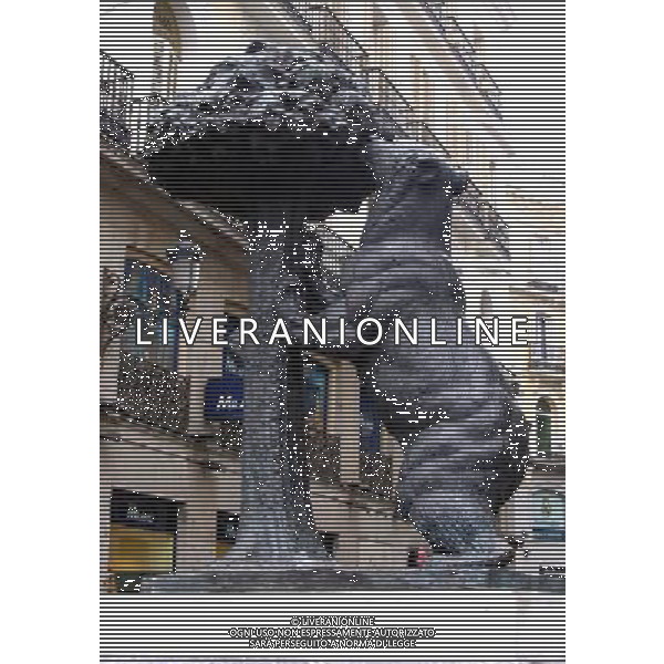 Madrid (spa) 2005 madrid cittˆ nella foto scultura dell\'orso simbolo di madrid ph marco luzzani/ag aldo liverani s.a.s.