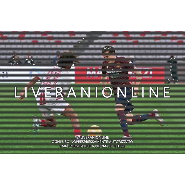 Edoardo Pieragnolo of Reggiana and Mehdi Dorval of SSC Bari during the Italian Serie B match SSC Bari vs AC Reggiana 1919 on January 27, 2024 at the San Nicola stadium in Bari, Italy. Photo by Emmanuele Mastrodonato/ag. Aldo Liverani sas