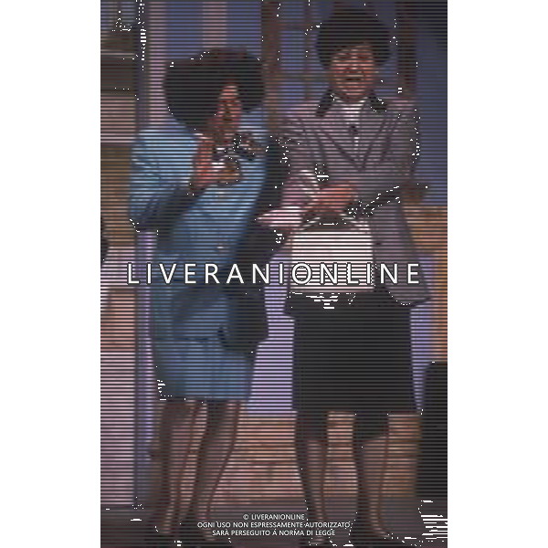 DIAP-RETROSPETTIVA ORESTE LIONELLO ATTORE NELLA FOTO ORESTE LIONELLO TRASMISSIONE TELEVISIVA BAGAGLINO PUNTATA CHAMPAGNE ANNO 1995-1998 IMITAZIONE IRENE PIVETTI CON MARIO ZAMPA AG ALDO LIVERANI SAS