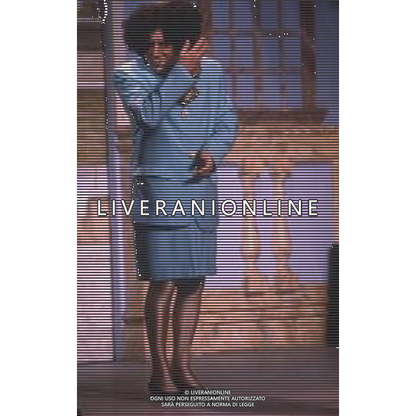 DIAP-RETROSPETTIVA ORESTE LIONELLO ATTORE NELLA FOTO ORESTE LIONELLO TRASMISSIONE TELEVISIVA BAGAGLINO PUNTATA CHAMPAGNE ANNO 1995-1998 IMITAZIONE IRENE PIVETTI AG ALDO LIVERANI SAS
