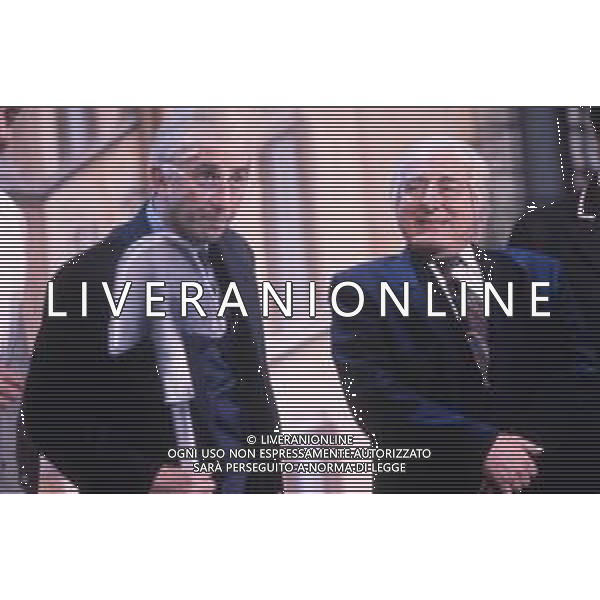 DIAP-RETROSPETTIVA ORESTE LIONELLO ATTORE NELLA FOTO ORESTE LIONELLO TRASMISSIONE TELEVISIVA BAGAGLINO PUNTATA CHAMPAGNE ANNO 1995-1998 CON MANILO DOVI\' IMTAZIONE FRANCESCO COSSIGA E OSCAR SCALFARO AG ALDO LIVERANI SAS