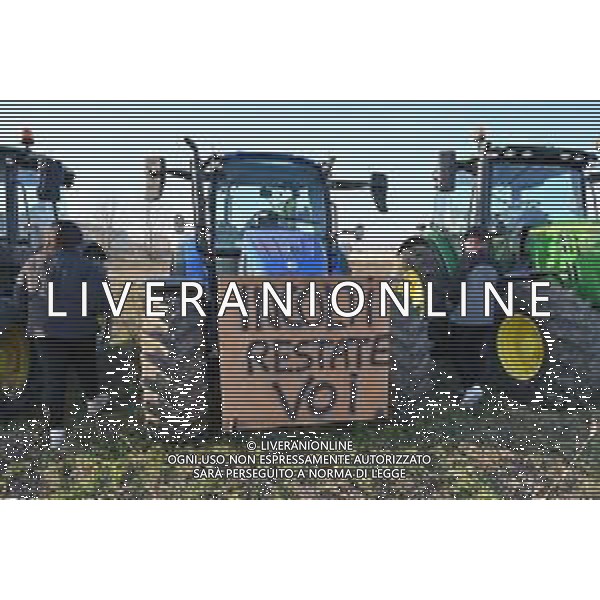 TVRG Presidio agricoltori Arluno (MI) 01-02-2024 Il presidio degli agricoltori, nei pressi del casello dell\'autostrada A4, in segno di protesta contro le politiche adottate dall\'Unione Europea sul tema dell\'agricoltura foto Roberto Garavaglia/Agenzia Aldo Liverani sas
