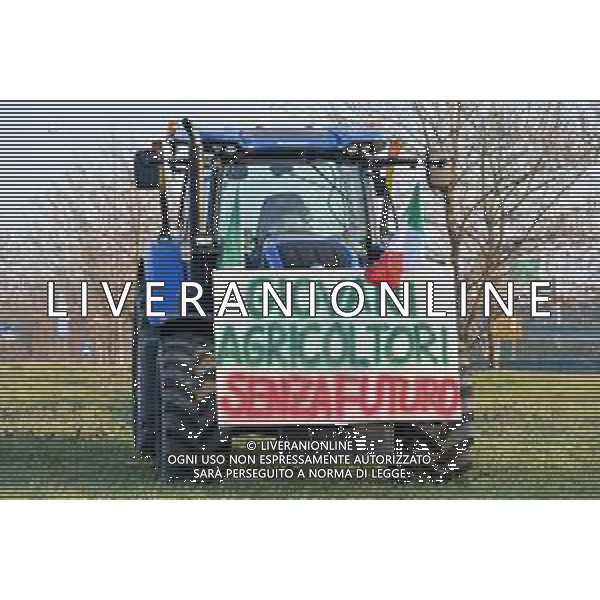 TVRG Presidio agricoltori Arluno (MI) 01-02-2024 Il presidio degli agricoltori, nei pressi del casello dell\'autostrada A4, in segno di protesta contro le politiche adottate dall\'Unione Europea sul tema dell\'agricoltura foto Roberto Garavaglia/Agenzia Aldo Liverani sas