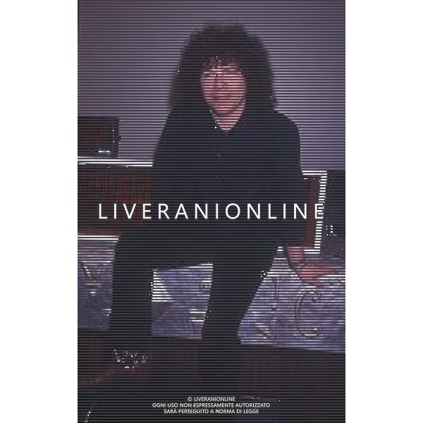 DIAP-RETROSPETTIVA RICCARDO COCCIANTE CANTANTE NELLA FOTO RICCARDO COCCIANTE NELL\'ANNO 1991 AL FESTIVAL DI SANREMO AG ALDO LIVERANI SAS 