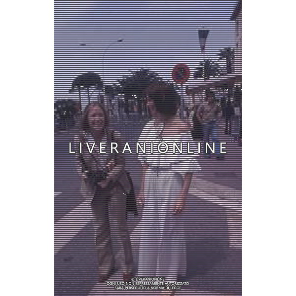 DIAP-RETROSPETTIVA SISSY SPACEK ATTRICE NELLA FOTO SISSY SPACEK CON SHELLEY DUVALL A CANNES NELL\'ANNO 1977 AG ALDO LIVERANI SAS 