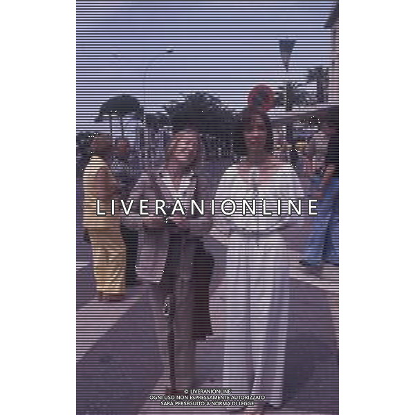 DIAP-RETROSPETTIVA SISSY SPACEK ATTRICE NELLA FOTO SISSY SPACEK CON SHELLEY DUVALL A CANNES NELL\'ANNO 1977 AG ALDO LIVERANI SAS 