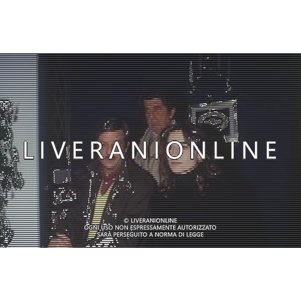 DIAP-RETROSPETTIVA LINA SASTRI ATTRICE E CANTANTE NELLA FOTO LINA SASTRI A MILANO IN TERRAZZA MARTINI CON NANNI LOY GIANCARLO GIANNINI E TULLIO DE PISCOPO NELL\'ANNO 1984 AG ALDO LIVERANI SAS