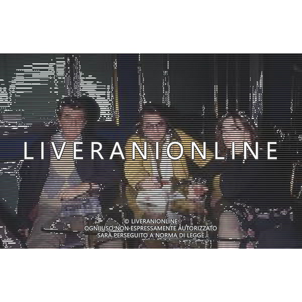DIAP-RETROSPETTIVA LINA SASTRI ATTRICE E CANTANTE NELLA FOTO LINA SASTRI A MILANO IN TERRAZZA MARTINI CON NANNI LOY GIANCARLO GIANNINI E TULLIO DE PISCOPO NELL\'ANNO 1984 AG ALDO LIVERANI SAS