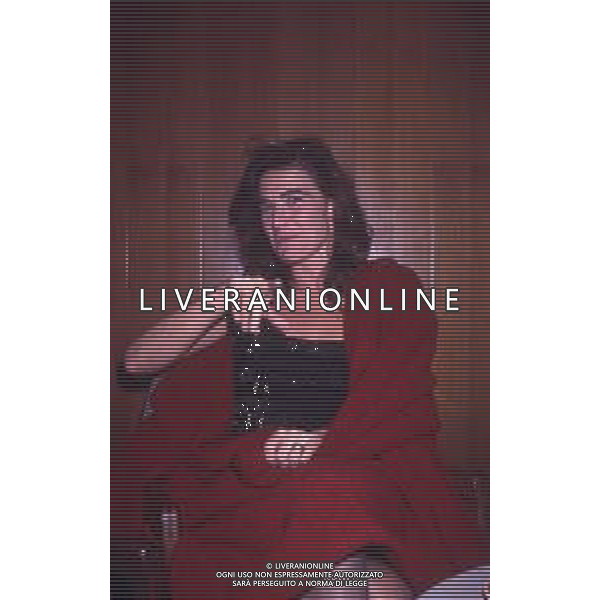 DIAP-RETROSPETTIVA LINA SASTRI ATTRICE E CANTANTE NELLA FOTO LINA SASTRI A MILANO NELL\'ANNO 1990 AG ALDO LIVERANI SAS 