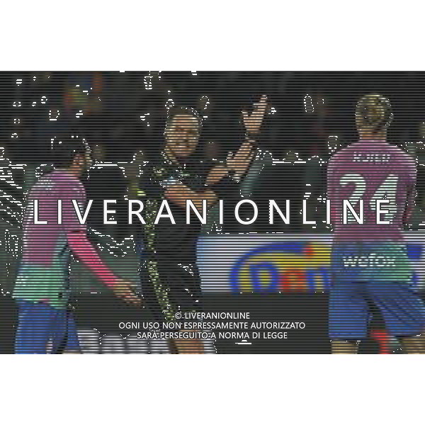 Frosinone vs Milan - Campionato Serie A TIM - 23 giornata - Stadio B.Stirpe - Frosinone 03-02-2024 nella foto l\'arbitro Pairetto dopo le proteste spiega a davide Calabria il rigore concesso al Frosinone ©Federico GaetanoAGENZIA ALDO LIVERANI SAS
