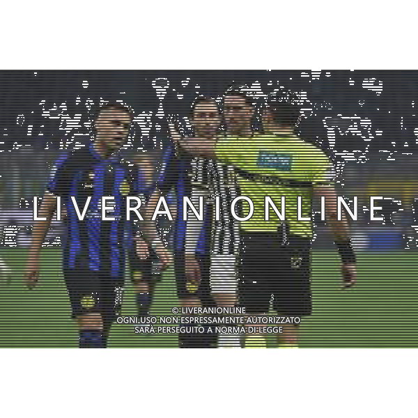 Inter vs Juventus nella foto Lautaro Martinez (Inter) protesta con l\'arbitro Fabio Maresca di Napoli Milano 04-02-2024 Stadio Giuseppe Meazza - San Siro Campionato Serie A TIM - 23a giornata foto Roberto Garavaglia/Agenzia Aldo Liverani sas/AGENZIA ALDO LIVERANI SAS