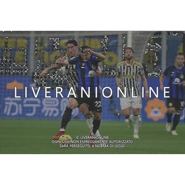 Inter vs Juventus nella foto Dusan Vlahovic (Juventus) e Henrikh Mkhitaryan (Inter) Milano 04-02-2024 Stadio Giuseppe Meazza - San Siro Campionato Serie A TIM - 23a giornata foto Roberto Garavaglia/Agenzia Aldo Liverani sas/AGENZIA ALDO LIVERANI SAS