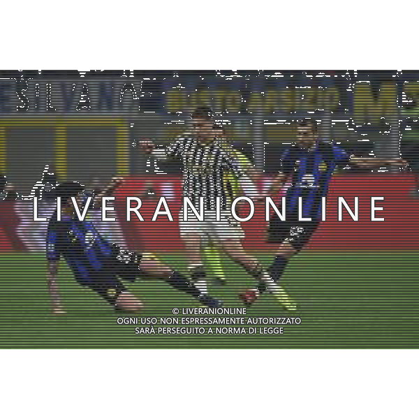 Inter vs Juventus nella foto Kenan Yildiz (Juventus) tra Alessandro Bastoni (Inter) e Henrikh Mkhitaryan (Inter) Milano 04-02-2024 Stadio Giuseppe Meazza - San Siro Campionato Serie A TIM - 23a giornata foto Roberto Garavaglia/Agenzia Aldo Liverani sas/AGENZIA ALDO LIVERANI SAS