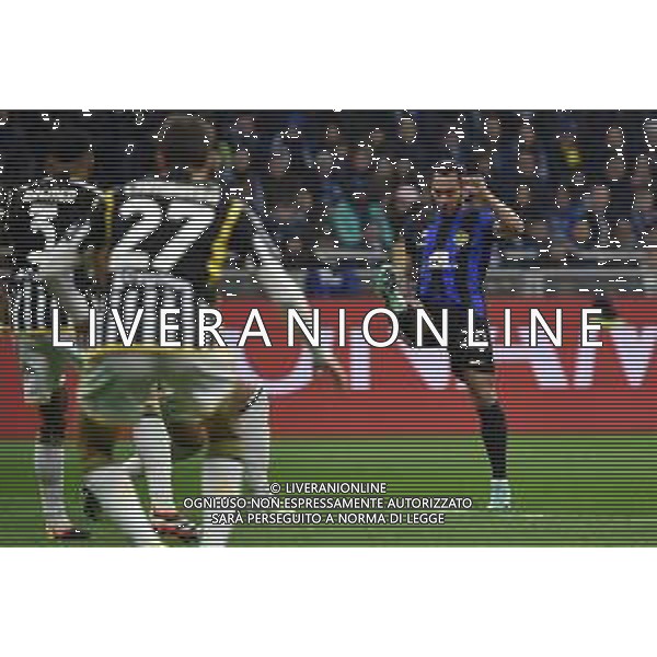 Inter vs Juventus nella foto Hakan Calhanoglu (Inter) occasione da gol colpisce il palo con un tiro da fuori area Milano 04-02-2024 Stadio Giuseppe Meazza - San Siro Campionato Serie A TIM - 23a giornata foto Roberto Garavaglia/Agenzia Aldo Liverani sas/AGENZIA ALDO LIVERANI SAS
