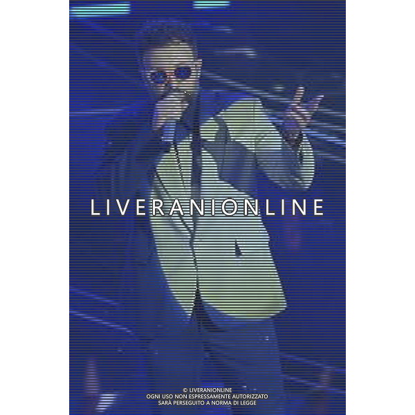 Festival Sanremo 2024 nella foto l\'esibizione di Dargen D\'Amico 74mo Festival della Canzone Italiana - Seconda Serata Teatro Ariston - Sanremo (IM) 07-02-2024 foto Roberto Garavaglia/agenzia Aldo Liverani sas/AGENZIA ALDO LIVERANI SAS