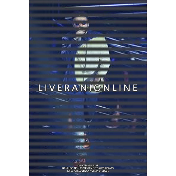 Festival Sanremo 2024 nella foto l\'esibizione di Dargen D\'Amico 74mo Festival della Canzone Italiana - Seconda Serata Teatro Ariston - Sanremo (IM) 07-02-2024 foto Roberto Garavaglia/agenzia Aldo Liverani sas/AGENZIA ALDO LIVERANI SAS
