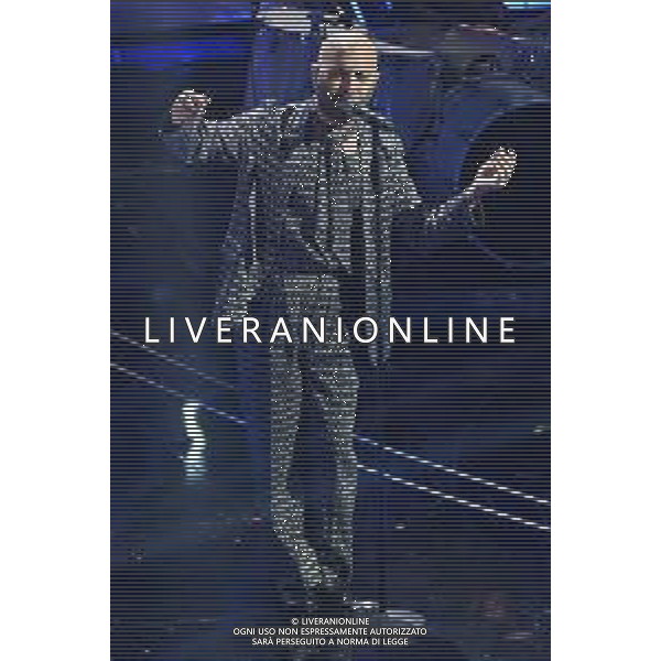 Festival Sanremo 2024 nella foto l\'esibizione dei Negramaro, il cantante Giuliano Sangiorgi 74mo Festival della Canzone Italiana - Terza Serata Teatro Ariston - Sanremo (IM) 08-02-2024 foto Roberto Garavaglia/agenzia Aldo Liverani sas/AGENZIA ALDO LIVERANI SAS