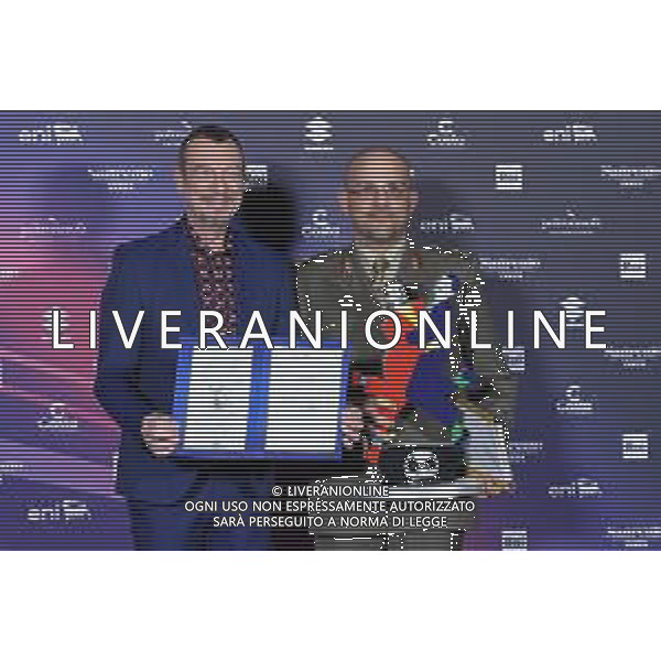 Festival Sanremo 2024 nella foto Amadeus con il maggiore Filippo Cangiamila maestro direttore della banda dell\'Esercito Italiano, che ha consegnato ad Amadeus il suo foglio matricolare 74mo Festival della Canzone Italiana, photocall del 10 febbraio Teatro Ariston - Sanremo (IM) 10-02-2024 foto Roberto Garavaglia/agenzia Aldo Liverani sas/AGENZIA ALDO LIVERANI SAS