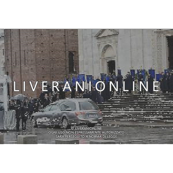 Torino 10.02.2024 Duomo di Torino San Giovanni Battista @Manuela Viganti/Ag. Aldo Liverani sas Funerali di Vittorio Emanuele di Savoia Nella foto: la salma di vittorio emauele di savoia davanti al duomo ©Viganti/AGENZIA ALDO LIVERANI SAS