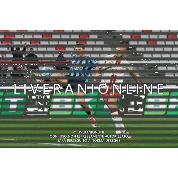 Artur Ionita of Calcio Lecco 1912 and George Puscas of SSC Bari during the Italian Serie B match SSC Bari vs Calcio Lecco 1912 on February 10, 2024 at the San Nicola stadium in Bari, Italy. Photo by Emmanuele Mastrodonato/ag. Aldo Liverani sas/AGENZIA ALDO LIVERANI SAS