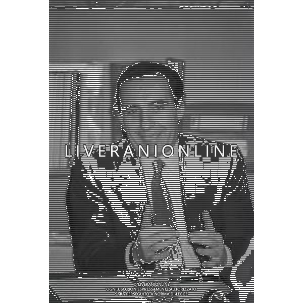 NEG- RETROSPETTIVA PAOLO PILLITTERI SINDACO DI MILANO E POLITICO PARTITO SOCIALISTA ITALIANO NELLA FOTO PAOLO PILLITTERI SINDACO DI MILANO CON IL CONSIGLIERE DI ITALIA NOSTRA ARCHITETTO ALBERTO FERRUZZI IL GIORNO 05-03-1987 A MILANO AG ALDO LIVERANI SAS