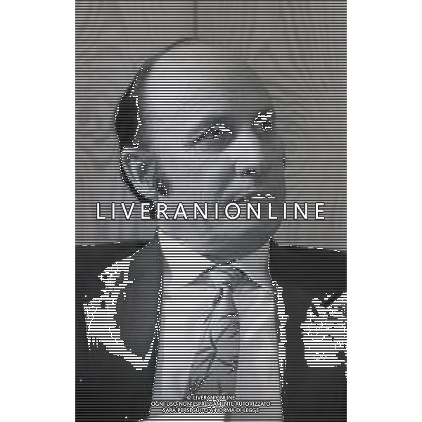 NEG- RETROSPETTIVA PAOLO PILLITTERI SINDACO DI MILANO E POLITICO PARTITO SOCIALISTA ITALIANO NELLA FOTO FRANCESCO ALBERONI NELL\'ANNO 1987 ALLA PRESENTAZIONE DEL LIBRO DI ALDO ANIASI AG ALDO LIVERANI SAS 