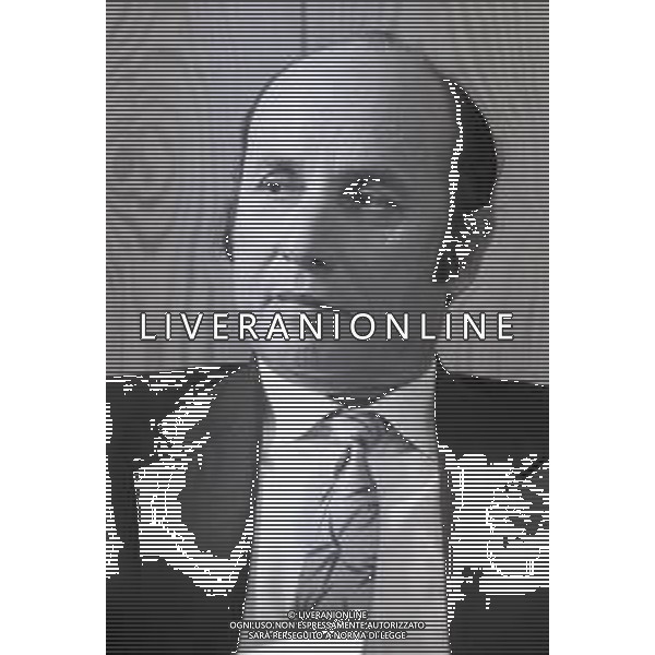NEG- RETROSPETTIVA PAOLO PILLITTERI SINDACO DI MILANO E POLITICO PARTITO SOCIALISTA ITALIANO NELLA FOTO FRANCESCO ALBERONI NELL\'ANNO 1987 ALLA PRESENTAZIONE DEL LIBRO DI ALDO ANIASI AG ALDO LIVERANI SAS 