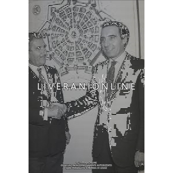 NEG- RETROSPETTIVA PAOLO PILLITTERI SINDACO DI MILANO E POLITICO PARTITO SOCIALISTA ITALIANO NELLA FOTO PAOLO PILLITTERI SINDACO DI MILANO AL CIRCOLO DE AMICIS A MILANO NELL\'ANNO 1987 CON ALDO ANIASI AG ALDO LIVERANI SAS 