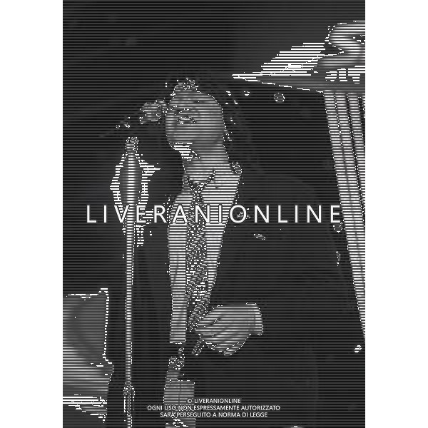 NEG-RETROSPETTIVA DRUPI CANTANTE NELLA FOTO DRUPI AL FESTIVAL DI SANREMO NELL\'ANNO 1984 AG ALDO LIVERANI SAS 