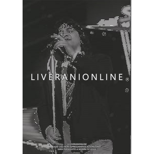 NEG-RETROSPETTIVA DRUPI CANTANTE NELLA FOTO DRUPI AL FESTIVAL DI SANREMO NELL\'ANNO 1984 AG ALDO LIVERANI SAS 