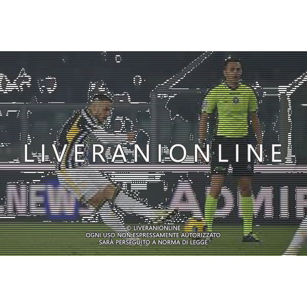 Hellas Verona vs Juventus nella foto Filip Kostic (Juventus) Verona 17-02-2024 Stadio Marcantonio Bentegodi Campionato Serie A TIM - 25a giornata foto Roberto Garavaglia/Agenzia Aldo Liverani sas