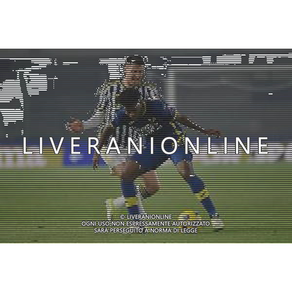 Hellas Verona vs Juventus nella foto Andrea Cambiaso (Juventus) e Juan David Cabal Murillo (Hellas Verona) Verona 17-02-2024 Stadio Marcantonio Bentegodi Campionato Serie A TIM - 25a giornata foto Roberto Garavaglia/Agenzia Aldo Liverani sas