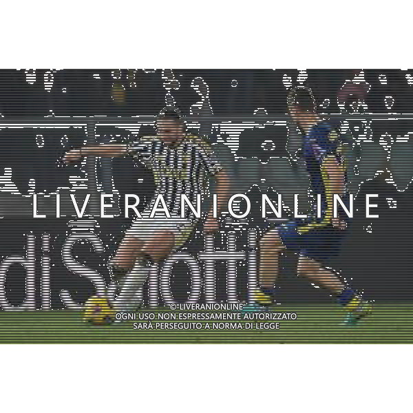 Hellas Verona vs Juventus nella foto Adrien Rabiot (Juventus) Verona 17-02-2024 Stadio Marcantonio Bentegodi Campionato Serie A TIM - 25a giornata foto Roberto Garavaglia/Agenzia Aldo Liverani sas/AGENZIA ALDO LIVERANI SAS