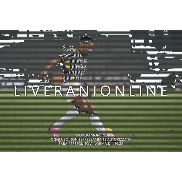 Hellas Verona vs Juventus nella foto Alex Sandro (Juventus) Verona 17-02-2024 Stadio Marcantonio Bentegodi Campionato Serie A TIM - 25a giornata foto Roberto Garavaglia/Agenzia Aldo Liverani sas