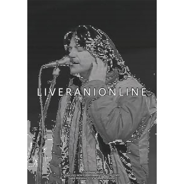NEG-RETROSPETTIVA DRUPI CANTANTE NELLA FOTO DRUPI AL FESTIVAL DI SANREMO NELL\'ANNO 1982 AG ALDO LIVERANI SAS