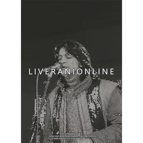 NEG-RETROSPETTIVA DRUPI CANTANTE NELLA FOTO DRUPI AL FESTIVAL DI SANREMO NELL\'ANNO 1982 AG ALDO LIVERANI SAS