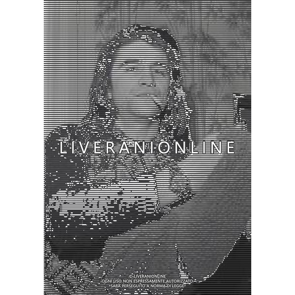 NEG-RETROSPETTIVA DRUPI CANTANTE NELLA FOTO DRUPI AL FESTIVAL DI SANREMO NELL\'ANNO 1982 AG ALDO LIVERANI SAS