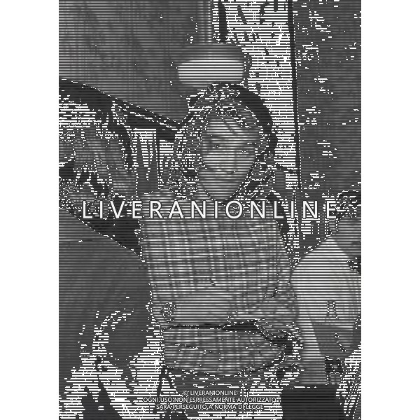 NEG-RETROSPETTIVA DRUPI CANTANTE NELLA FOTO DRUPI AL FESTIVAL DI SANREMO NELL\'ANNO 1982 AG ALDO LIVERANI SAS