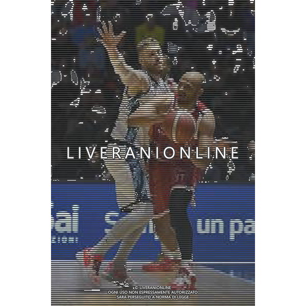 Torino 18.02.2024 Inalpi Arena EA7 Emporio Armani Milano vs Generazione Vincente Napoli Basket Final Eight Coppa Italia 2024 Finale Nella foto: shavon shields e michal sokolowski ©Viganti/AGENZIA ALDO LIVERANI SAS