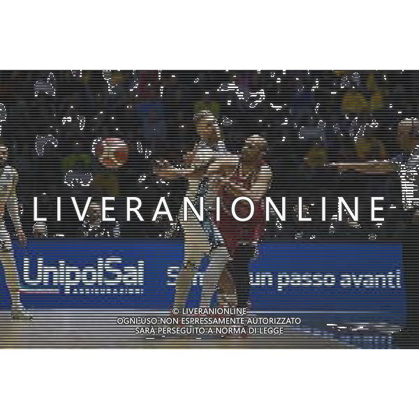 Torino 18.02.2024 Inalpi Arena EA7 Emporio Armani Milano vs Generazione Vincente Napoli Basket Final Eight Coppa Italia 2024 Finale Nella foto: shavon shields e michal sokolowski ©Viganti/AGENZIA ALDO LIVERANI SAS